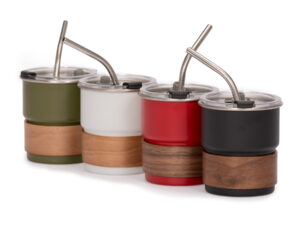 Vaso térmico metálico camp 300cc. Con bombilla y grip de madera.