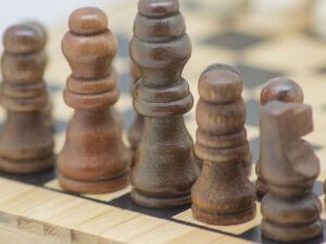 Set de vino con juego de ajedrez chessy