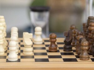 Set de vino con juego de ajedrez chessy