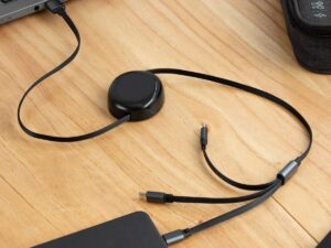 Cable retráctil de carga jack